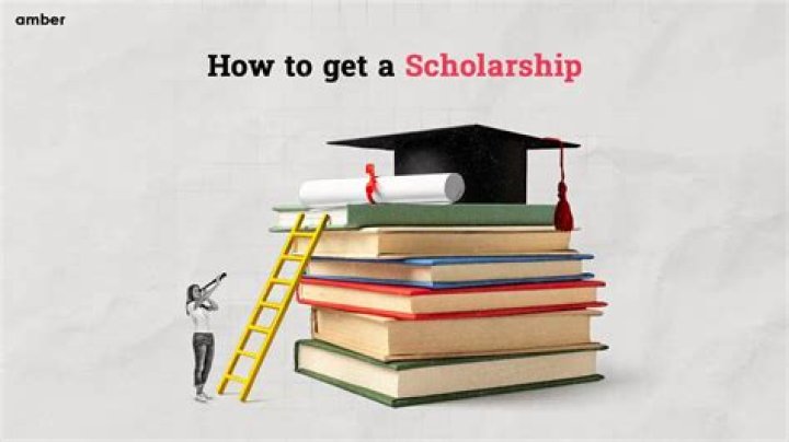 How does scholarship work in USA?